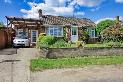 2 bed property, in Chobham, £670,000