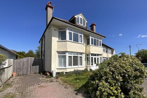 5 bed property, in Pine Avenue, £750,000