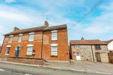 4 bed property, in Hillview Terrace, £435,000