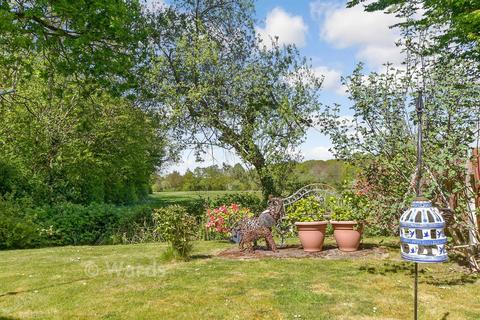 2 bed property, in Woodlands Park, £160,000