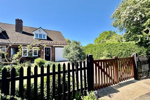 2 bed property, in Tancred Road, £375,000