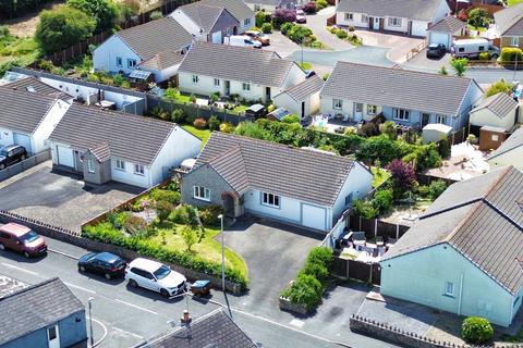 4 bed property, in South Road, £300,000