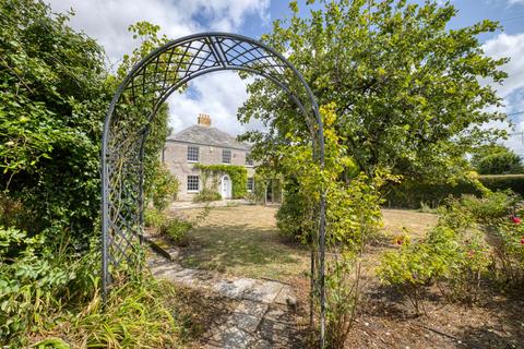 5 bed property, in Queen Street, £795,000