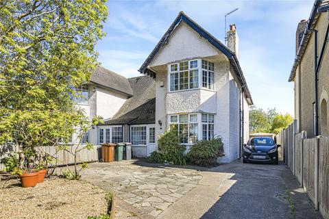 3 bed property, in Shepherds Lane, £650,000