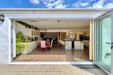 4 bed property, in Upper Stratton, £400,000