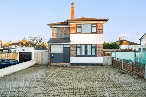 3 bed property, in Tudor Way, £750,000