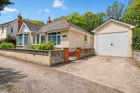 2 bed property, in Burlington Close, £285,000