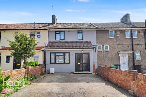 3 bed property, in Bennetts Castle Lane, £460,000
