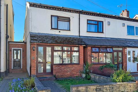 3 bed property, in Clark Road, £220,000