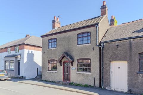 2 bed property, in Main Street, £250,000