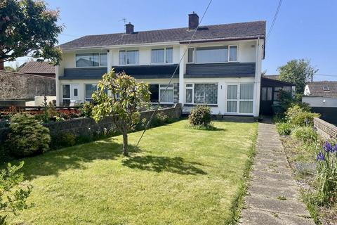 2 bed property, in Beech Grove Terrace, £250,000