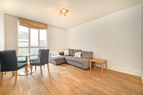 1 bed property, in Hallfield Estate, £350,000