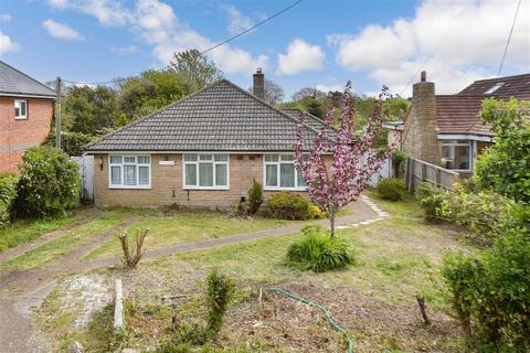 3 bed property, in Victoria Road, £420,000