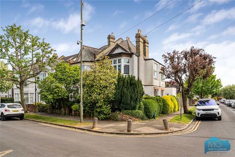 3 bed property, in Queens Avenue, £700,000