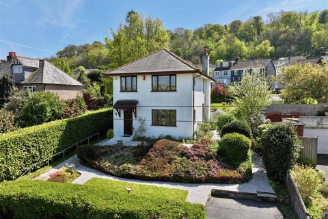 3 bed property, in Plympton, £375,000