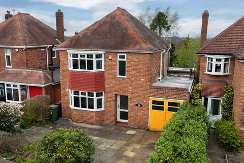 3 bed property, in Foxlands Avenue, £325,000