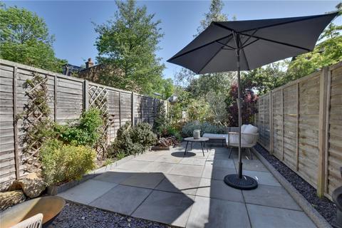 2 bed property, in Boyne Road, £500,000