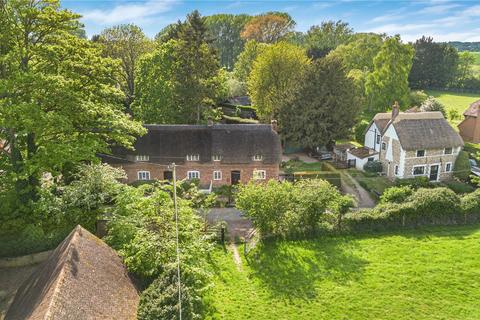 2 bed property, in Aston Rowant OX49, £625,000