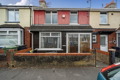 3 bed property, in Ferndale Road, £220,000