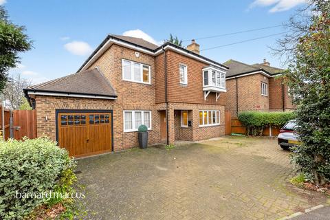 5 bed property, in Smitham Bottom Lane, £825,000