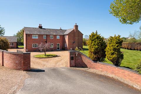 5 bed property, in Holmes Chapel Road, £950,000