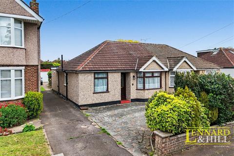 2 bed property, in Victoria Avenue, £375,000