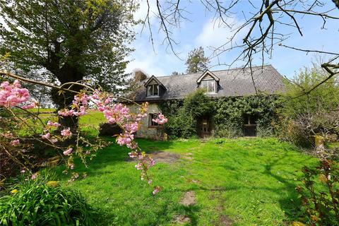 4 bed property, in Llandrindod Wells, £120,000