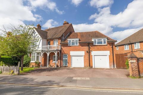 8 bed property, in Lansdowne Avenue, £1,100,000