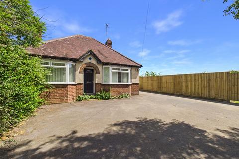 2 bed property, in Broadway Road, £262,500