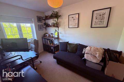 3 bed property, in Honeybourne Road, £270,000