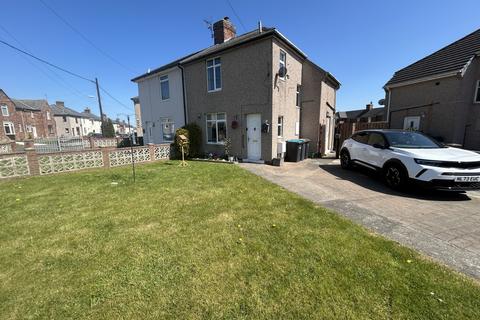 3 bed property, in Woodland Crescent, £130,000