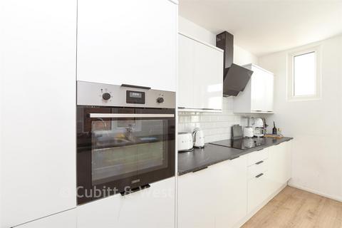 3 bed property, in Yorke Road, £699,950
