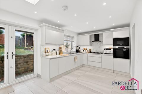 3 bed property, in Halifax Road, £215,000