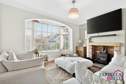 3 bed property, in Halifax Road, £215,000