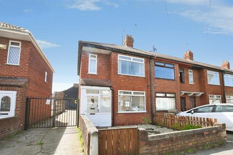 3 bed property, in Middleburg Street, £115,000