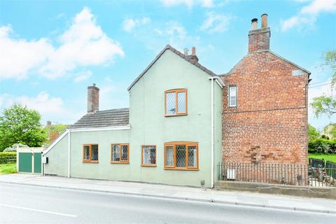 3 bed property, in Southwick Road, £210,000