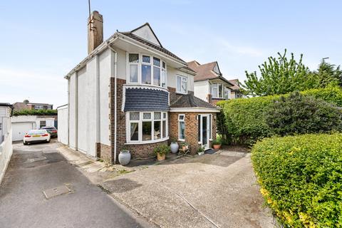 3 bed property, in Old Shoreham Road, £450,000