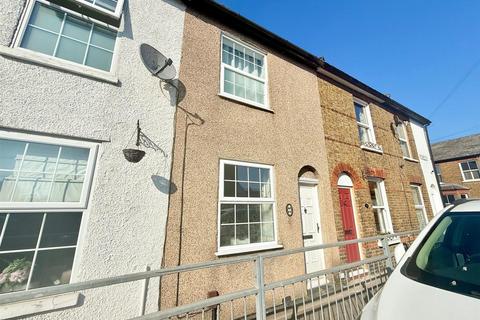 2 bed property, in Greenfield Street, £330,000