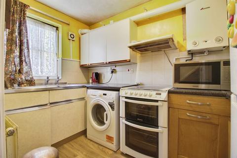 2 bed property, in Ludwick Way, £230,000