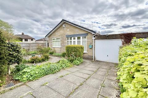 2 bed property, in Hughendon Drive, £215,000