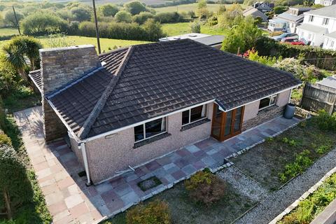 3 bed property, in Parka Road, £325,000