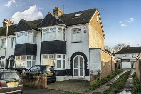 5 bed property, in Bellman Avenue, £500,000