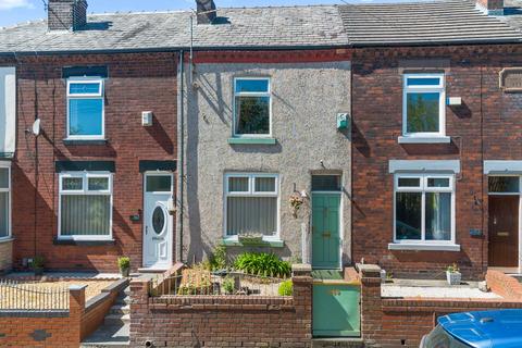 2 bed property, in Old Road, £110,000
