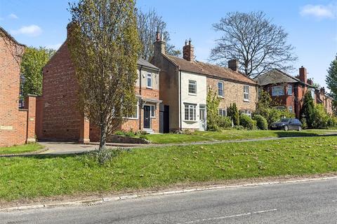 2 bed property, in Cockerton Green, £155,000