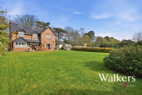5 bed property, in Green Lane, £1,750,000