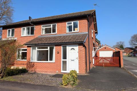 3 bed property, in 52 Bromley Road, £250,000