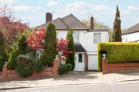 4 bed property, in Coombe Bridge Avenue, £865,000