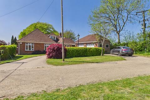 4 bed property, in Brays Close, £1,050,000