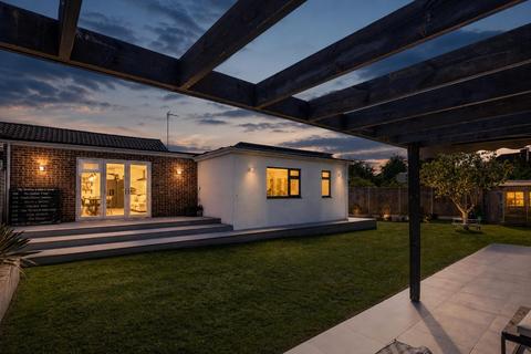 4 bed property, in Wilderness Road, £600,000