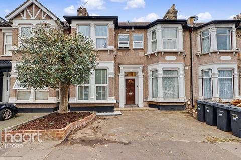 2 bed property, in Valentines Road, £300,000